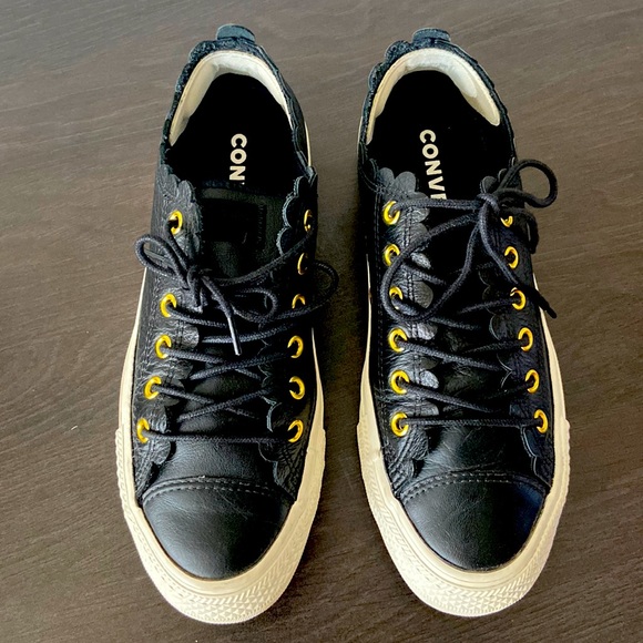 Women Converse size 7 black leather sneakers( runs 1/2 size bigger) - Picture 1 of 9